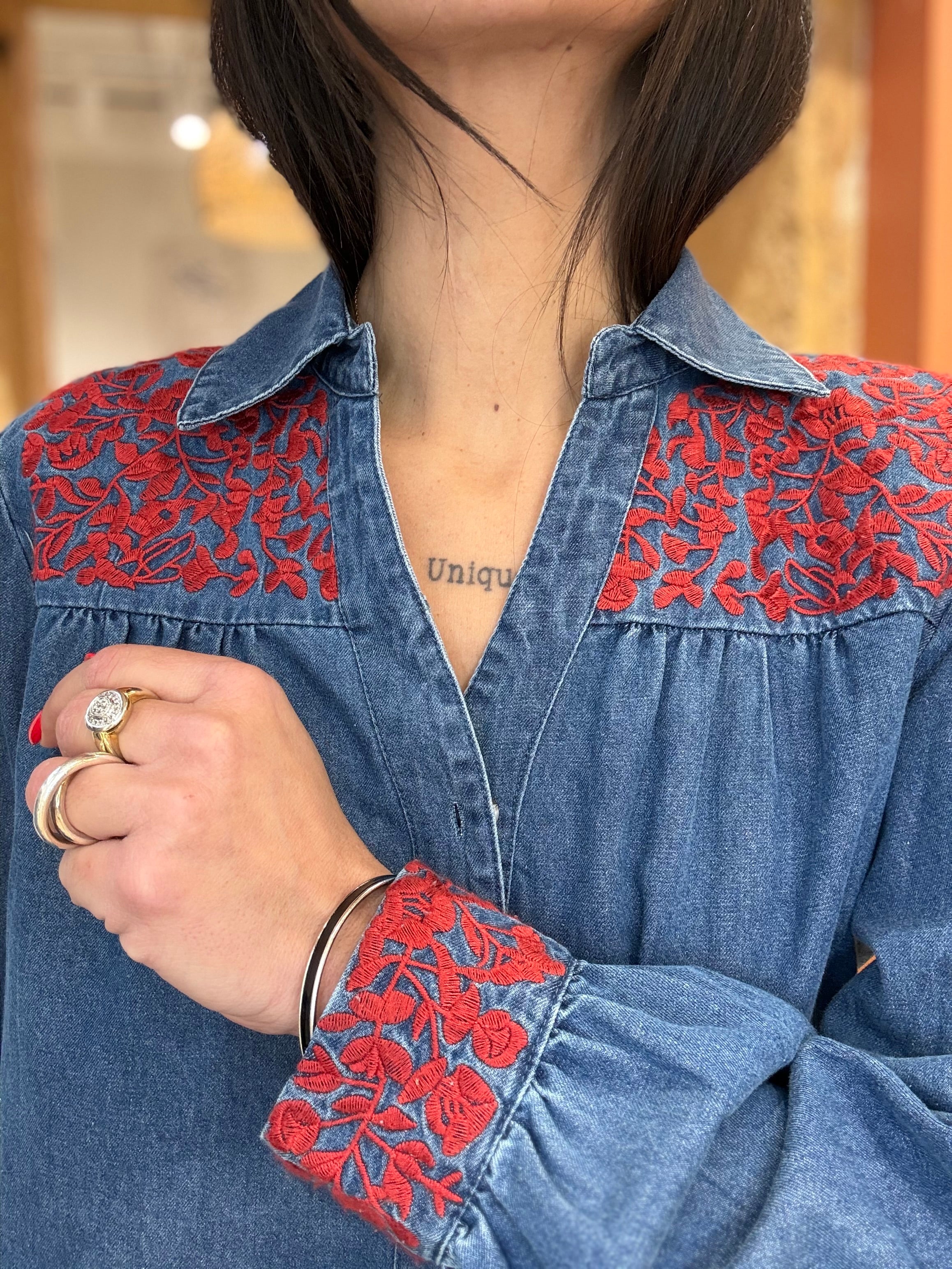 Chemise en jean brodée