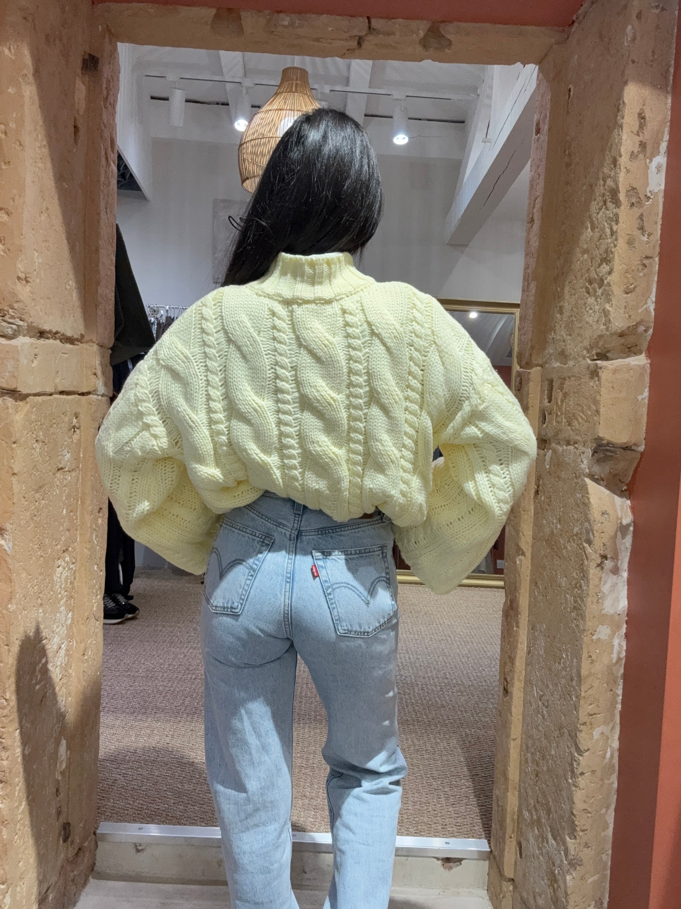 Pull en maille jaune