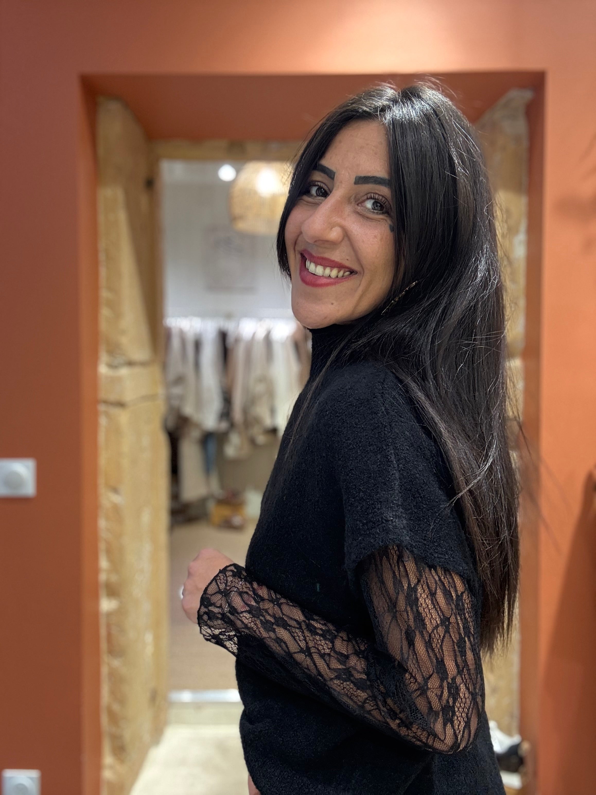 Pull manches dentelles noir
