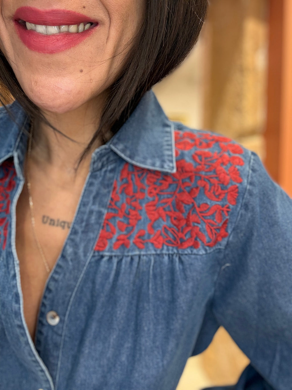 Chemise en jean brodée