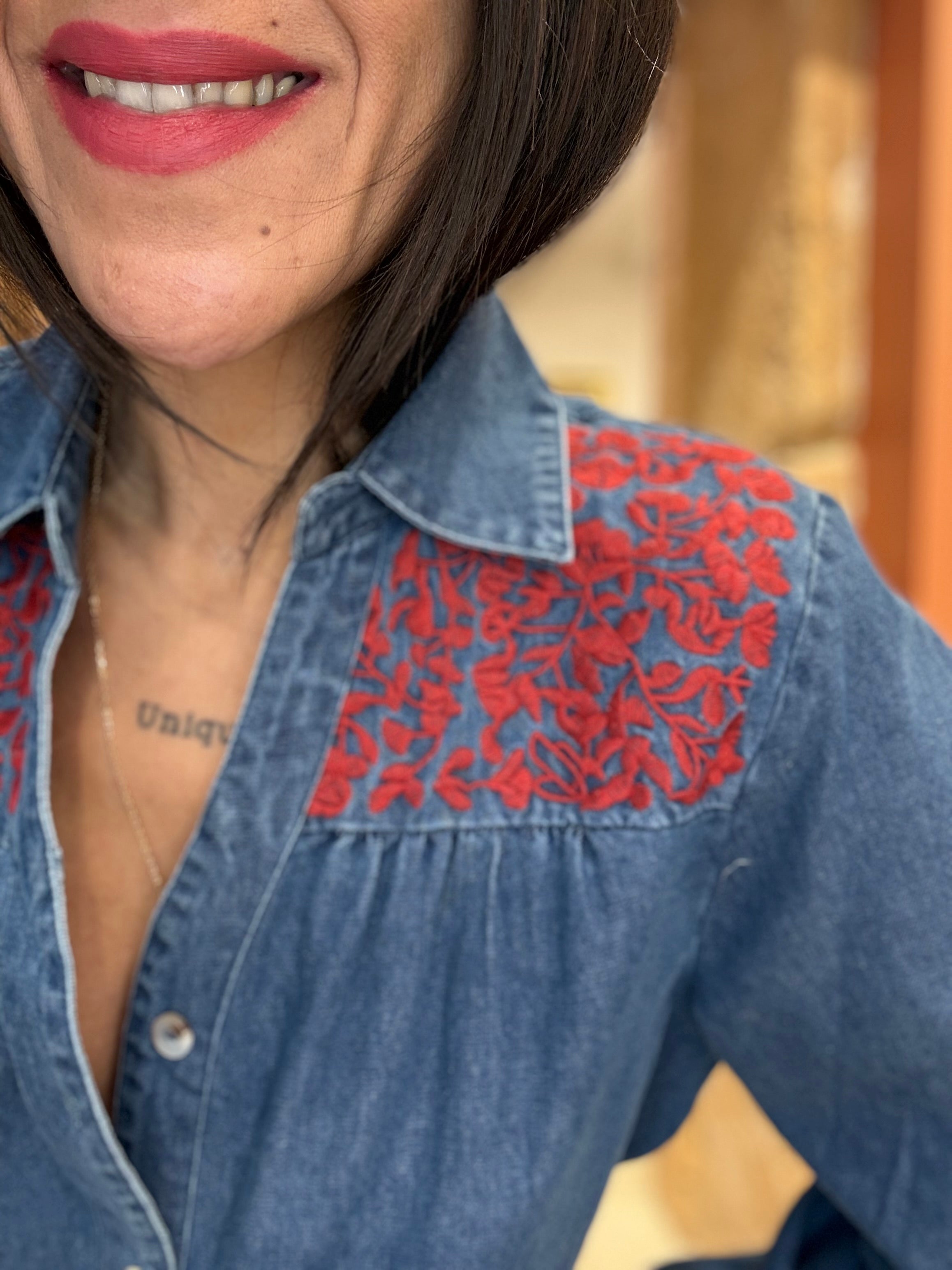 Chemise en jean brodée