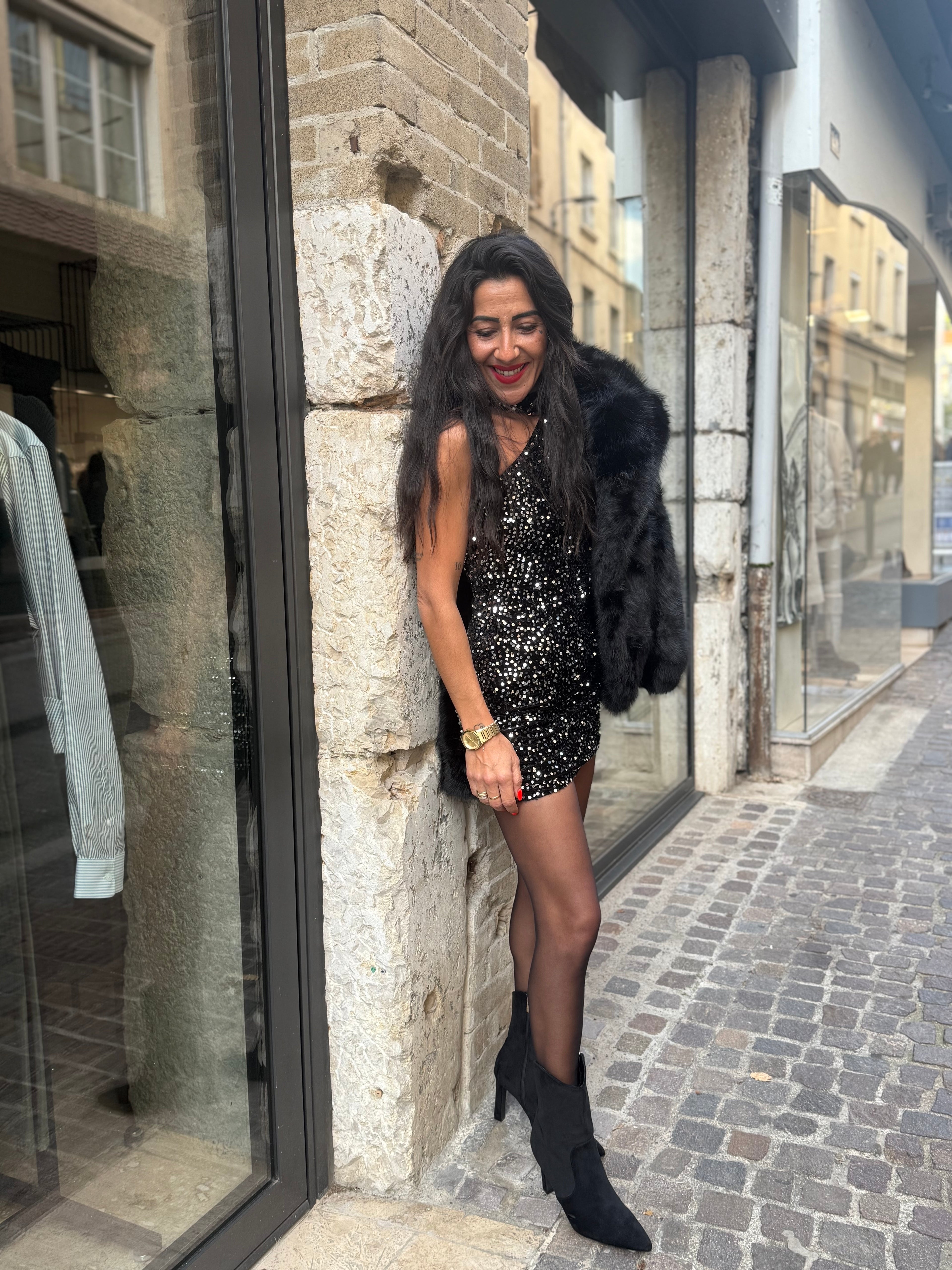 Robe one shoulder à sequins