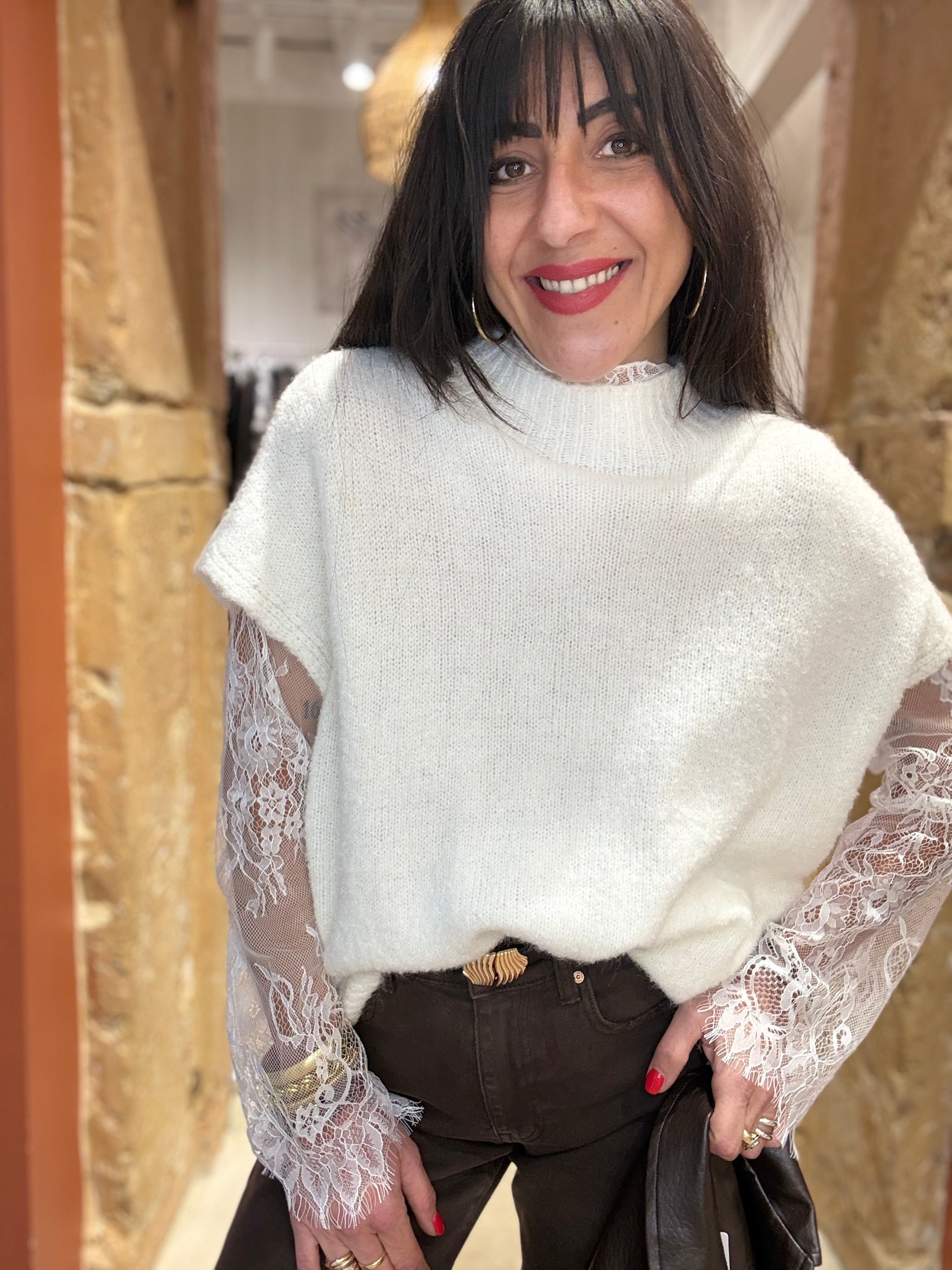 Pull manches dentelles