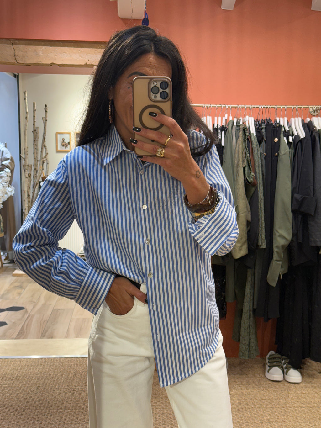 Chemise à rayures bleu ciel et blanche