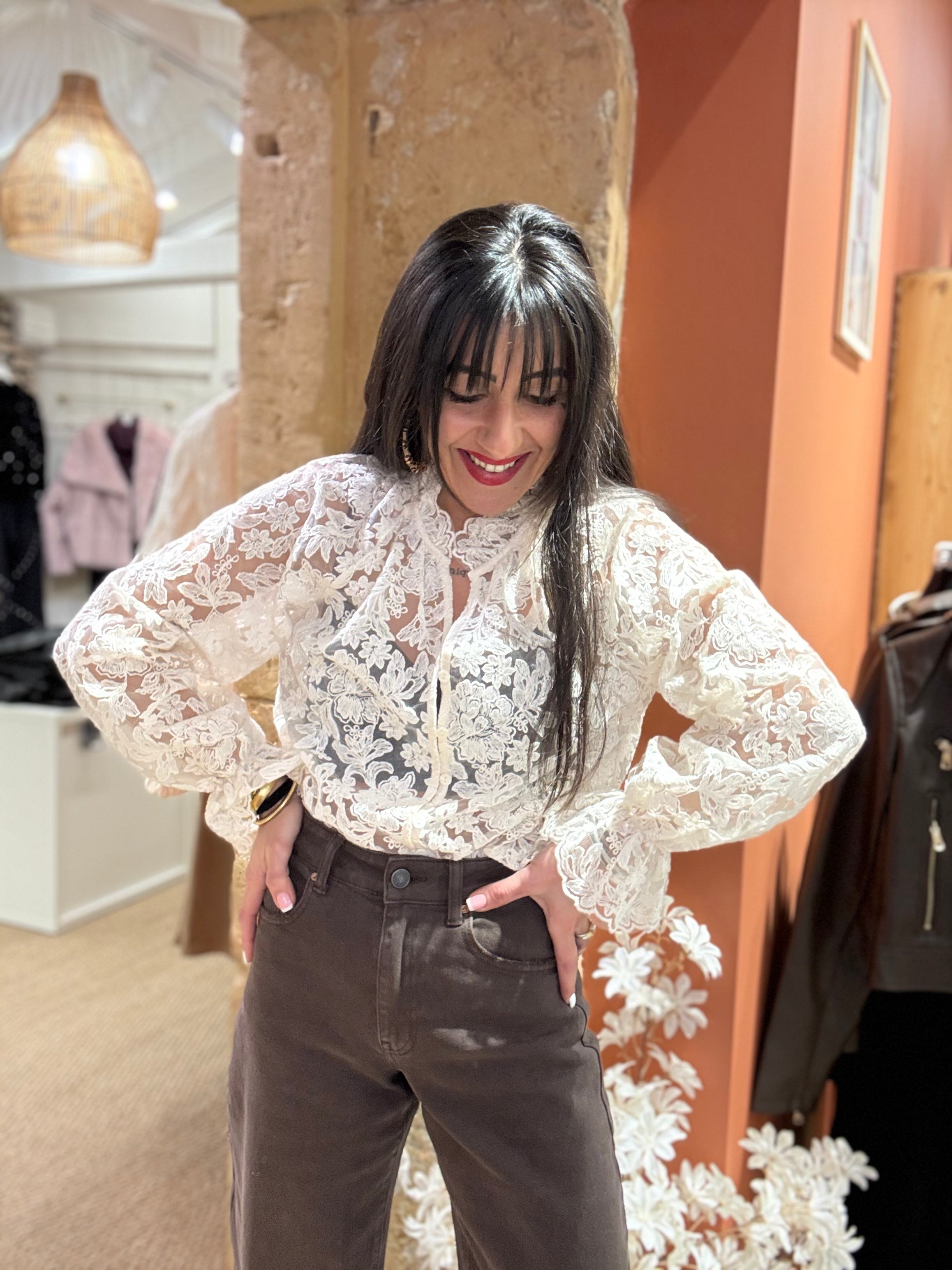 BLOUSE EN DENTELLE BEIGE