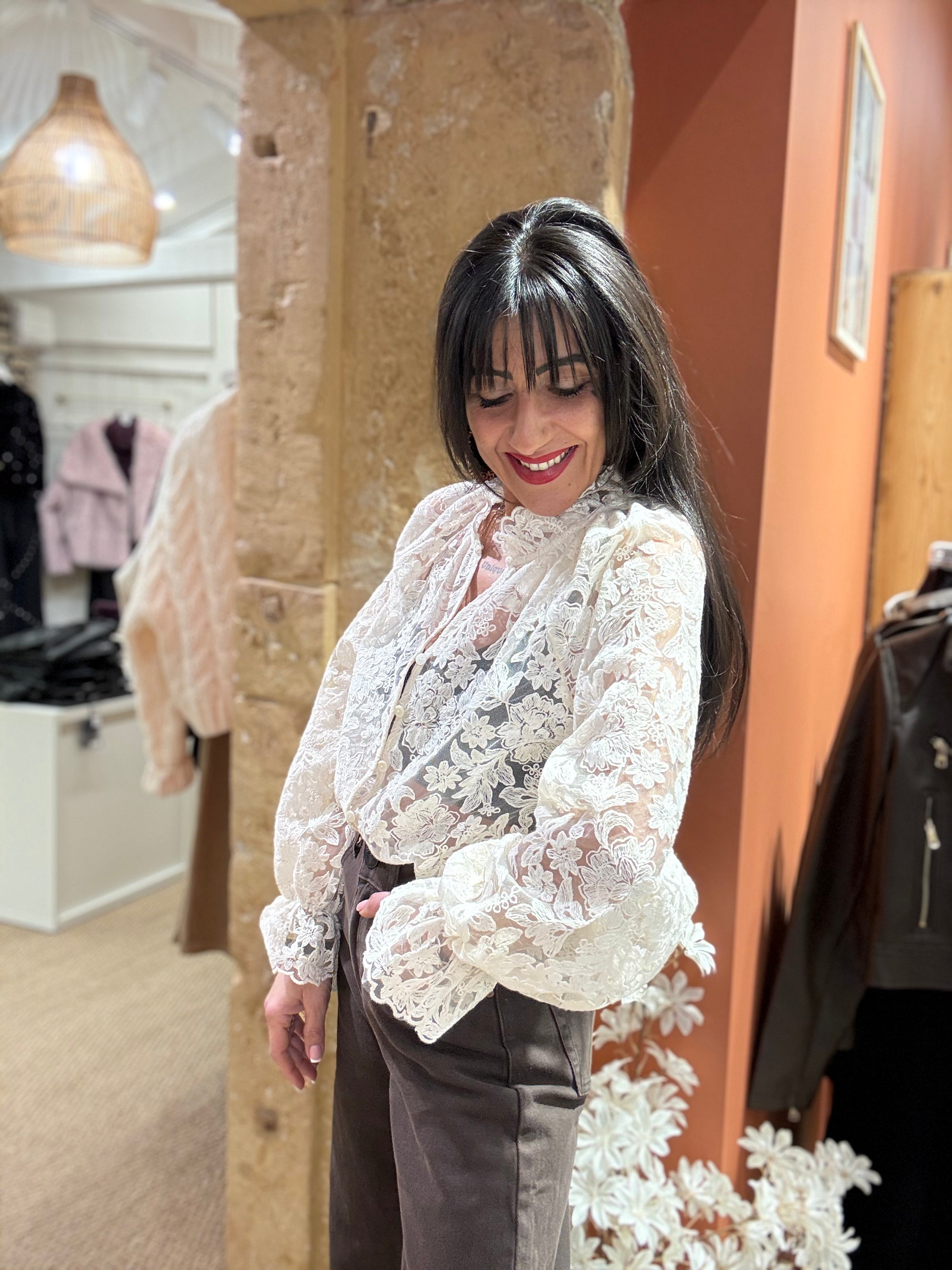 BLOUSE EN DENTELLE BEIGE