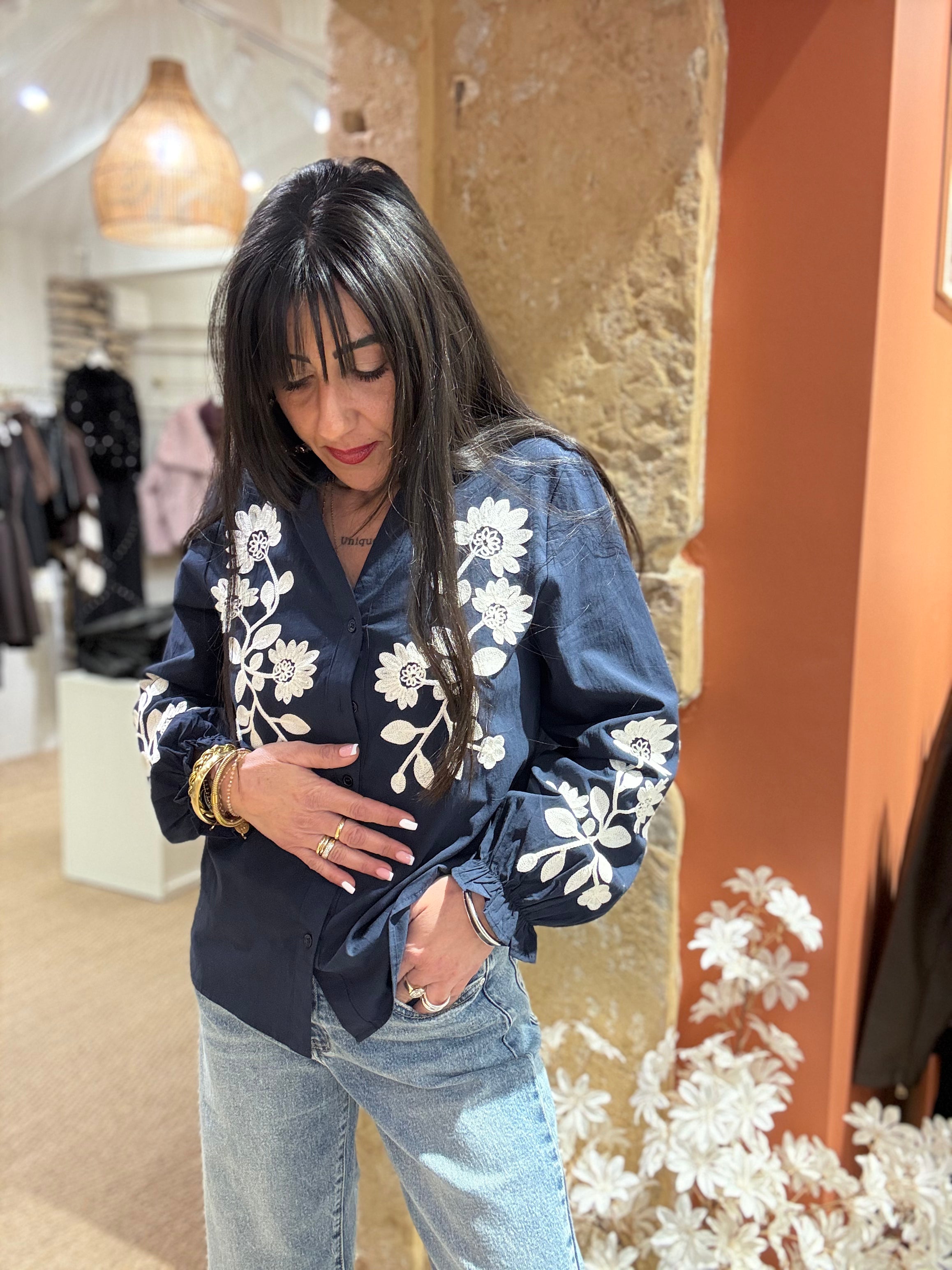 CHEMISE BLEU MARINE AVEC BRODERIE