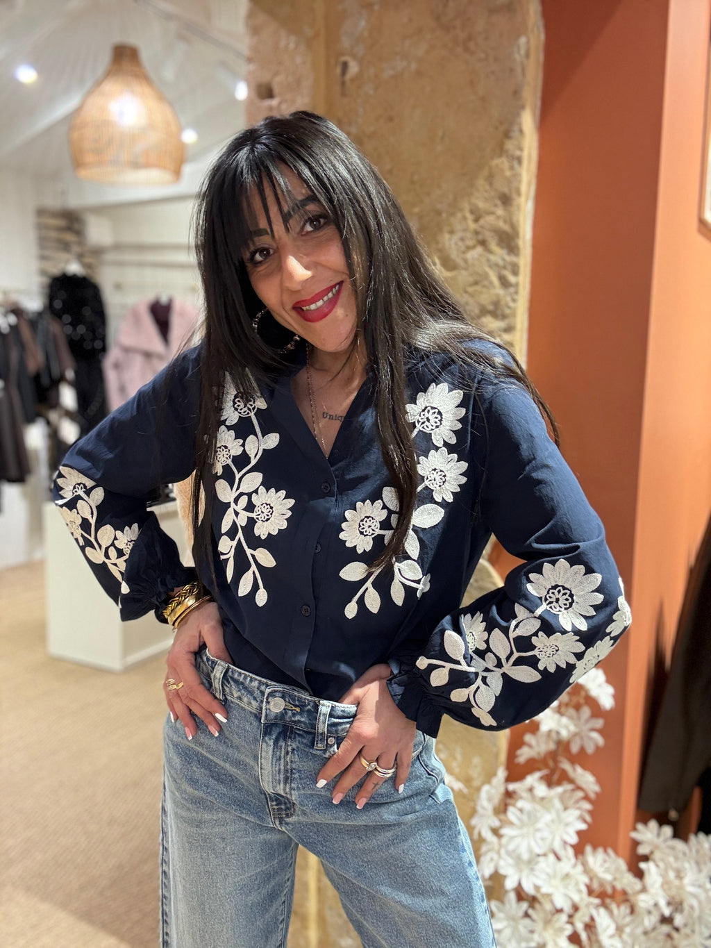 CHEMISE BLEU MARINE AVEC BRODERIE