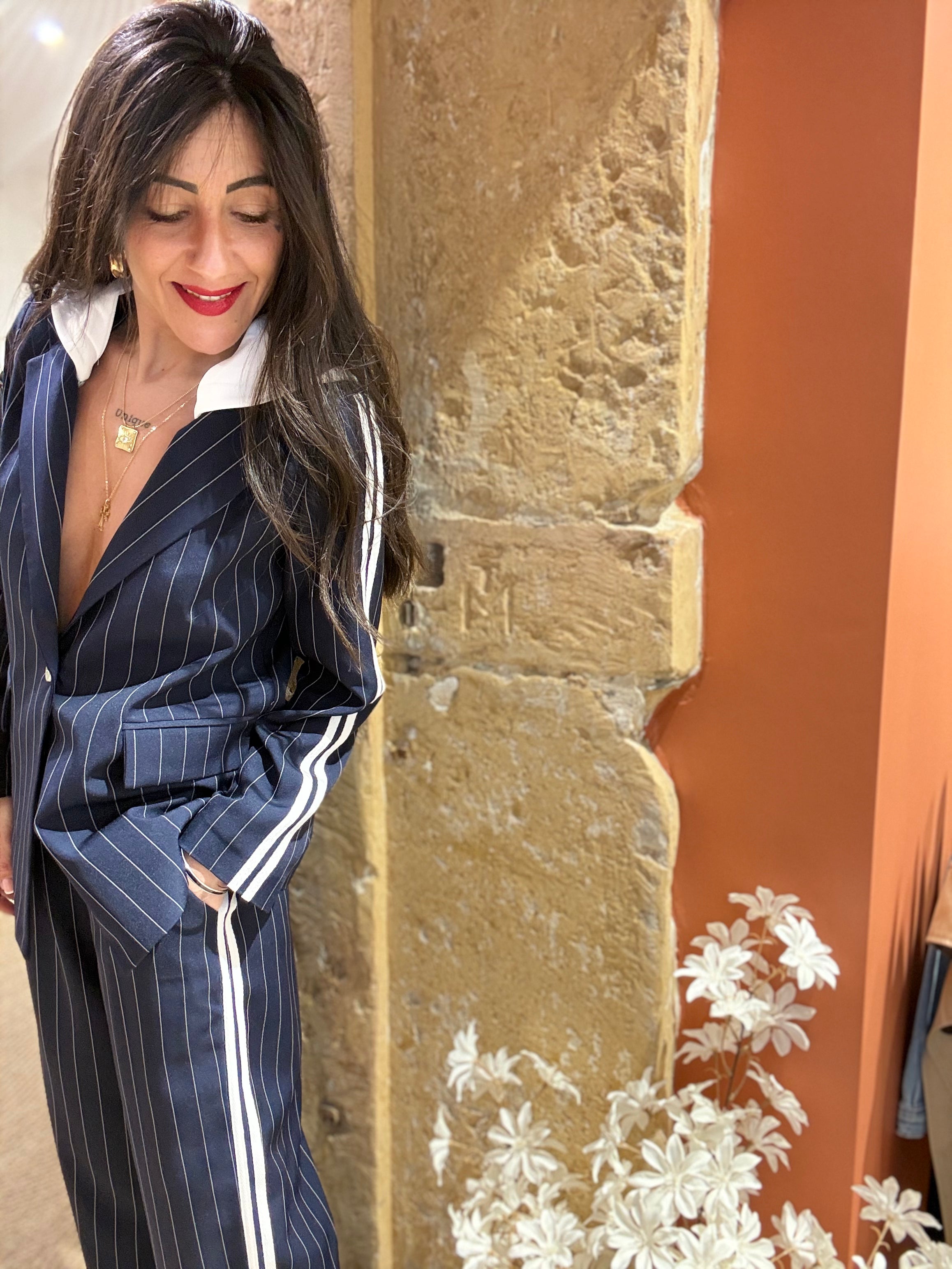 PANTALON A RAYURES BLEU MARINE ET BLANC