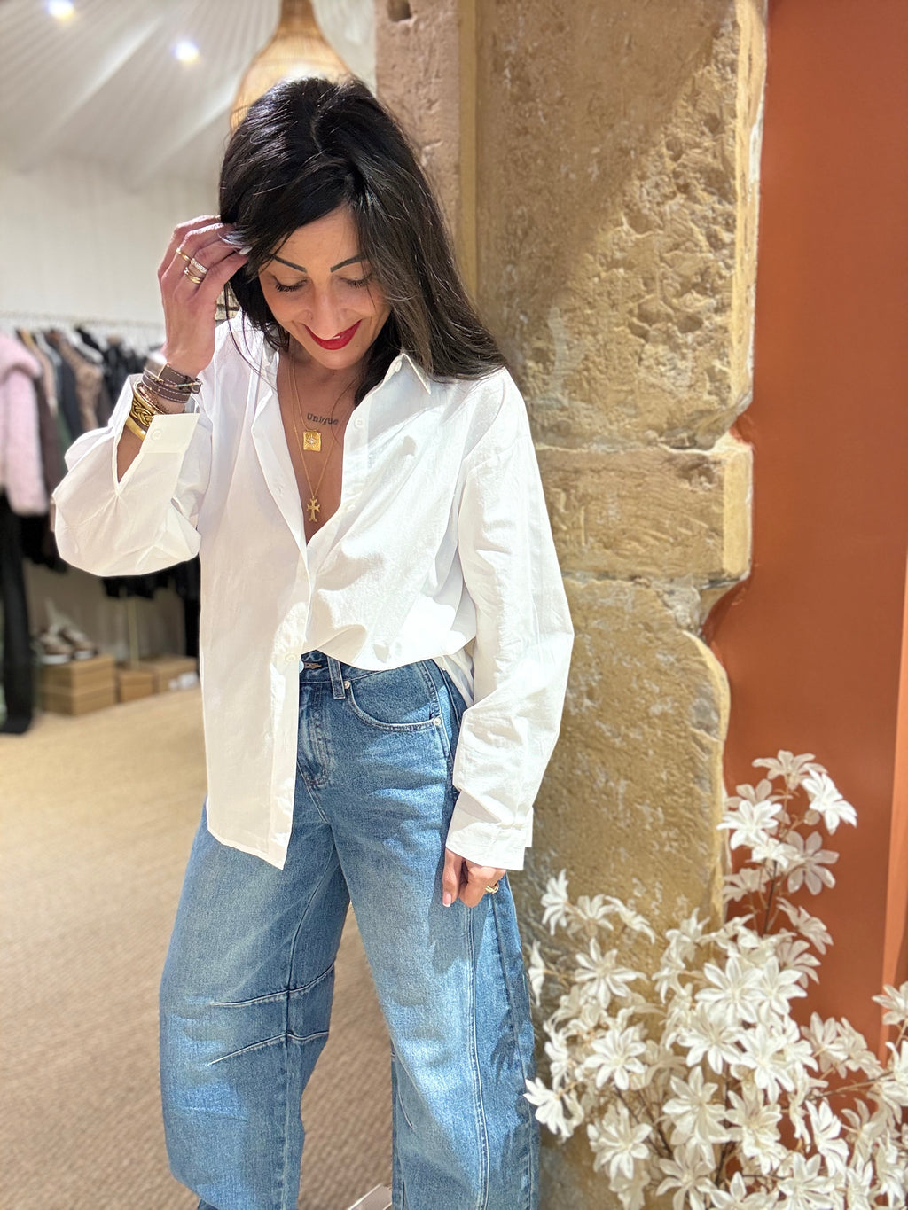 Chemise blanche coeur dans le dos