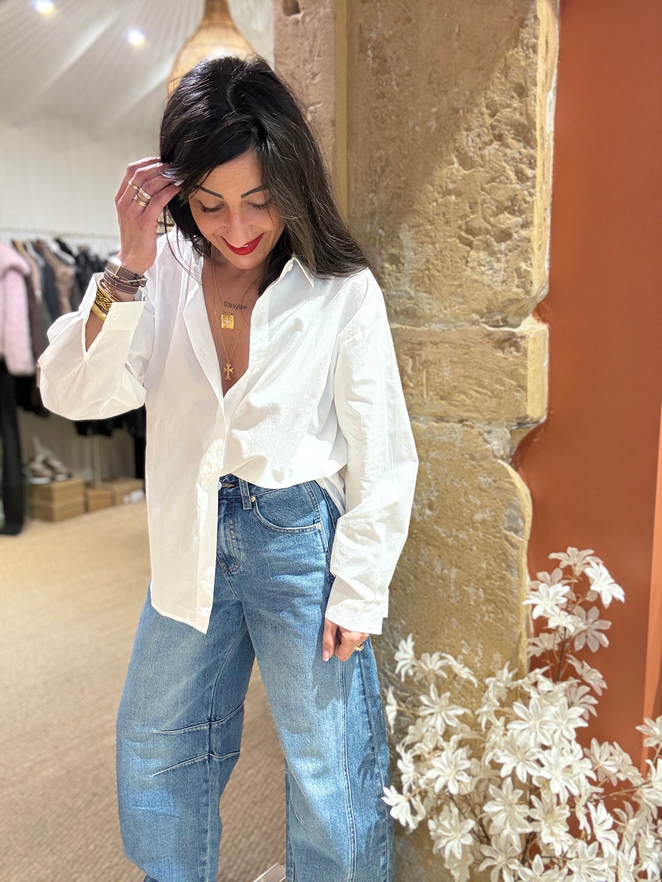 Chemise blanche coeur dans le dos