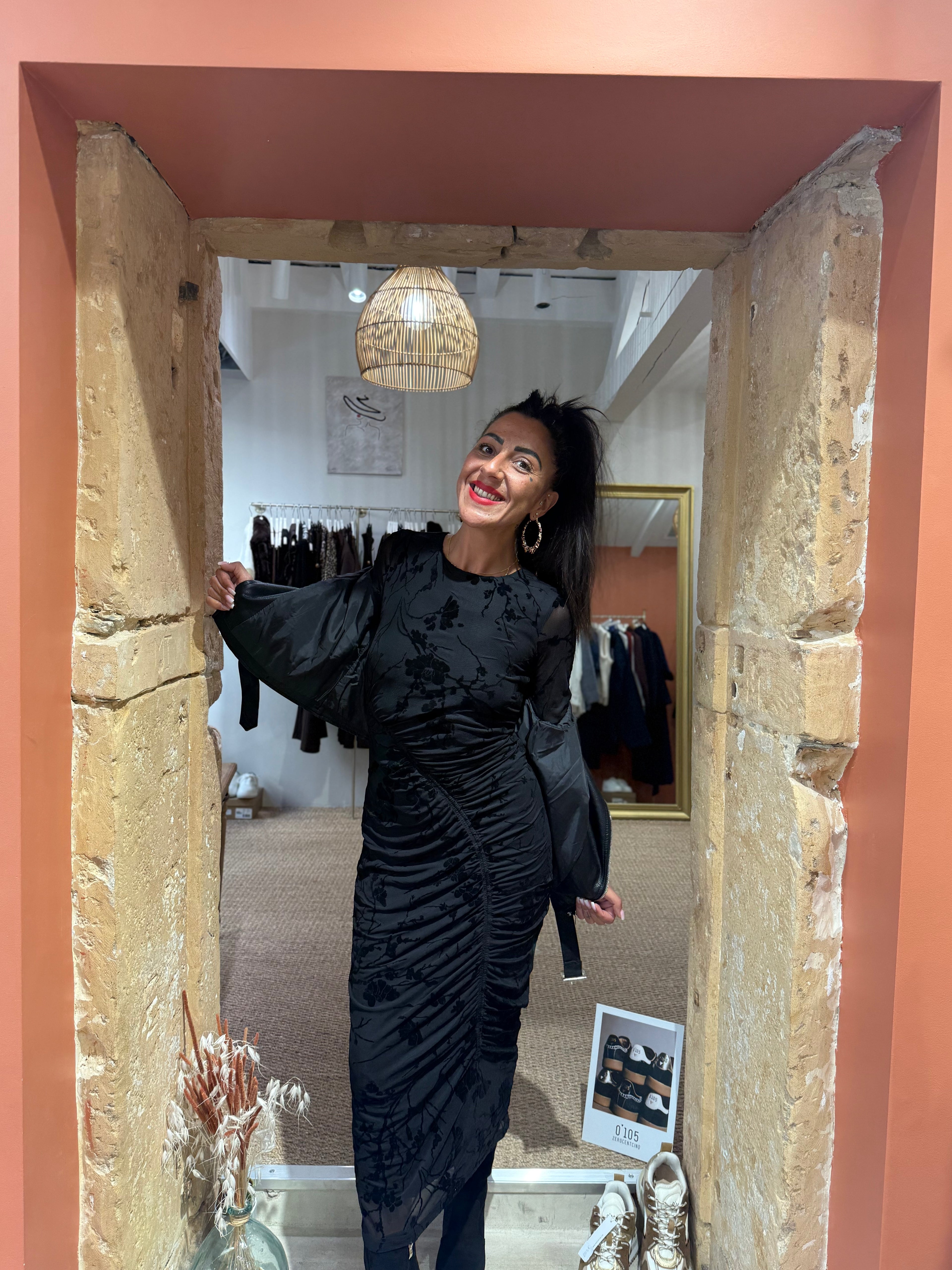 Robe Noir Fleurs - Culture