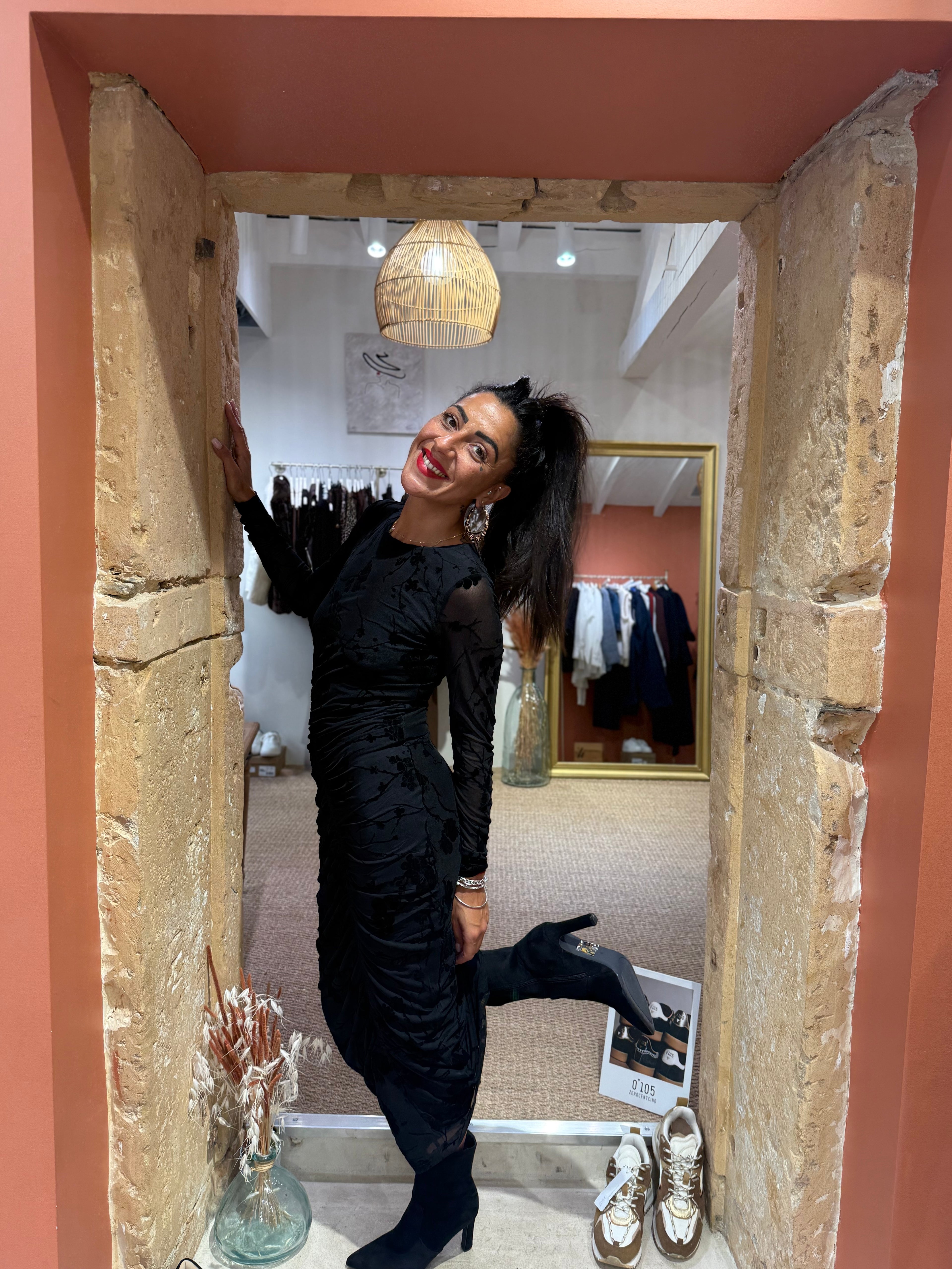 Robe Noir Fleurs - Culture