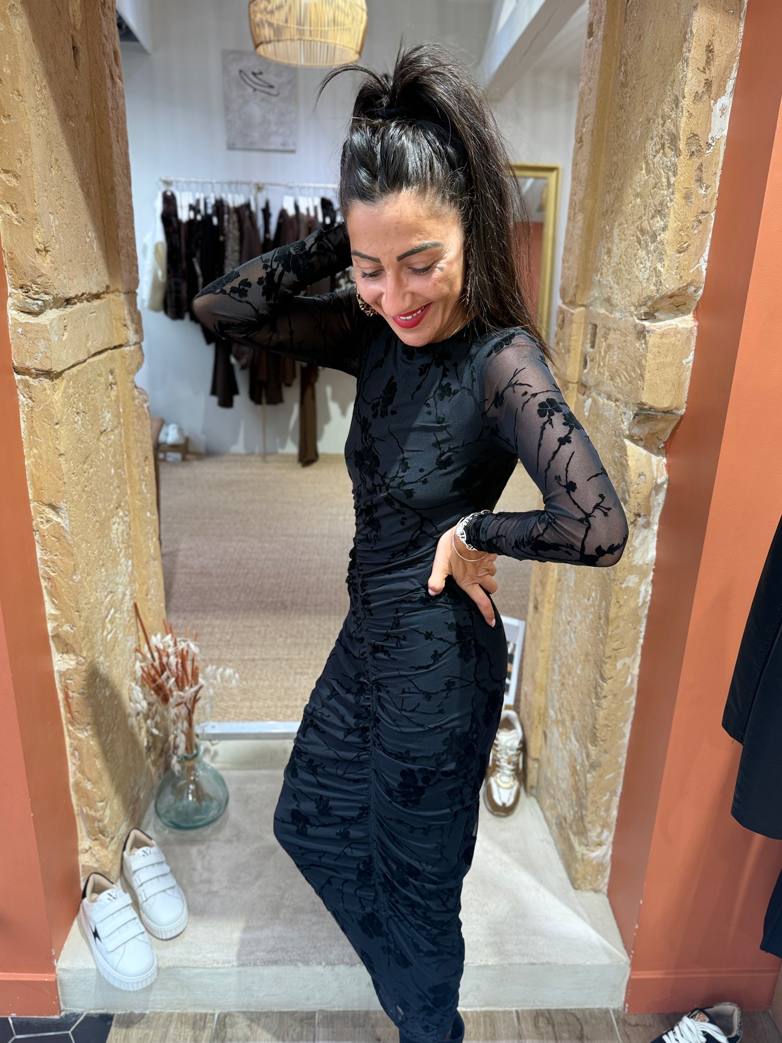 Robe Noir Fleurs - Culture