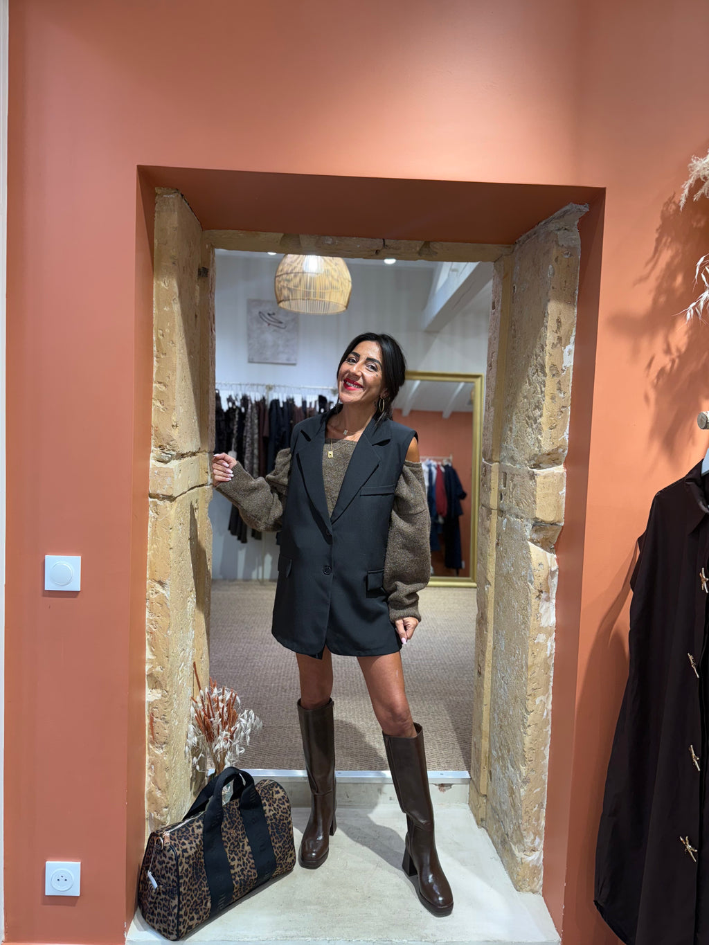 Veste sans manches ouvertes dans le dos