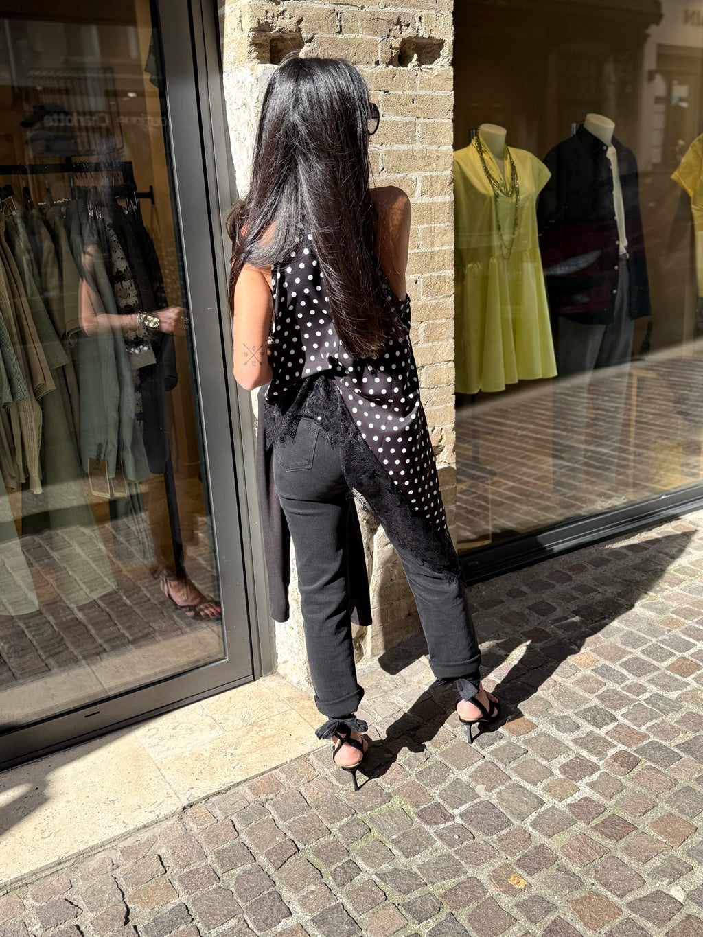 DEBARDEUR A POIS ET DENTELLE