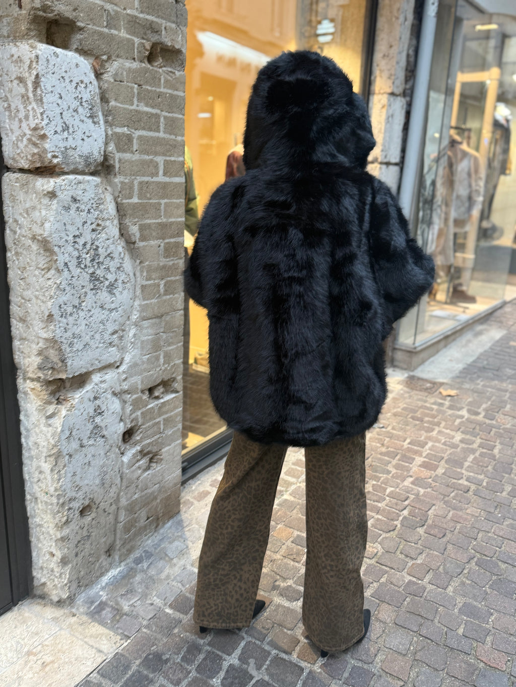 Fourrure Noir ou Choco - Capuche