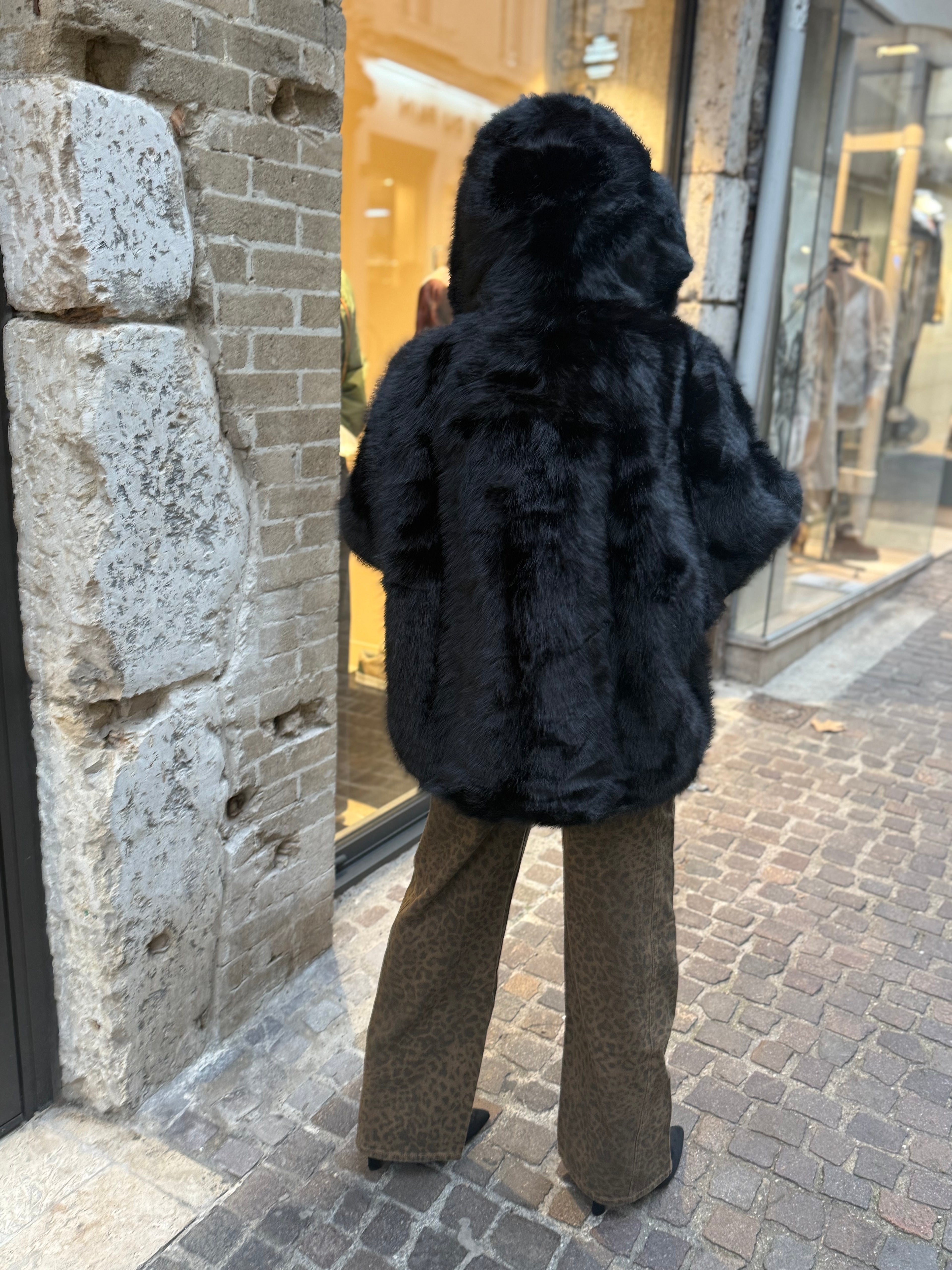 Fourrure Noir ou Choco - Capuche