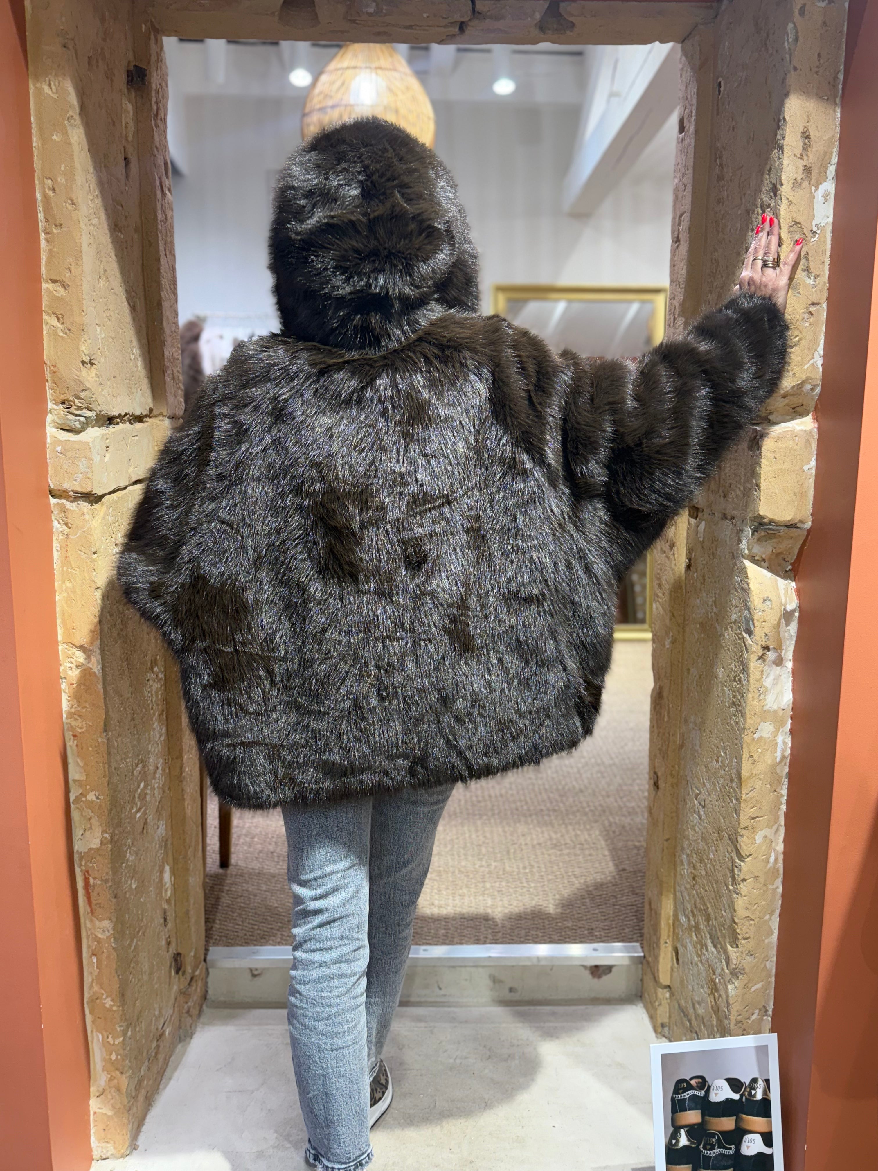 Fourrure Noir ou Choco - Capuche