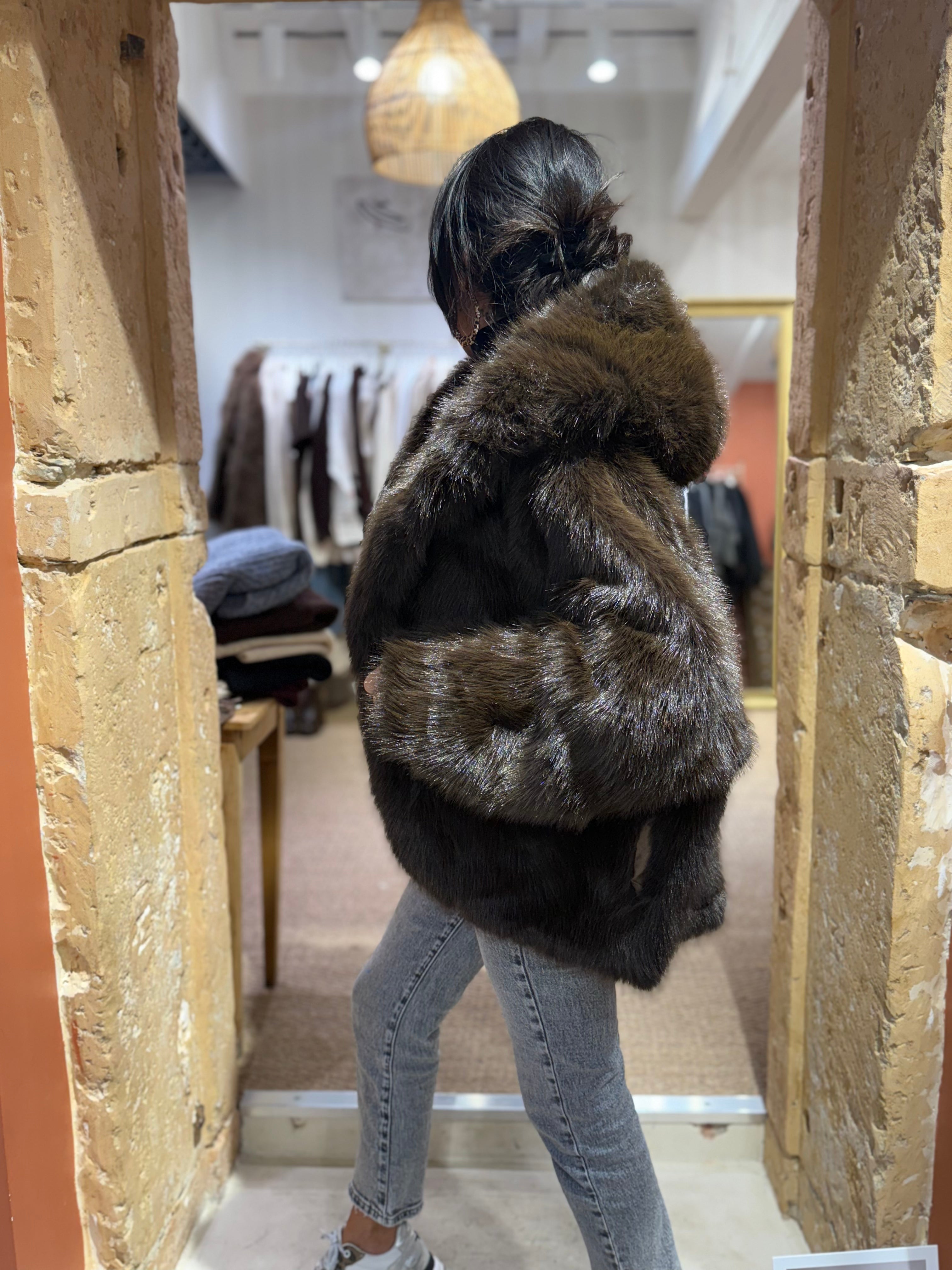 Fourrure Noir ou Choco - Capuche