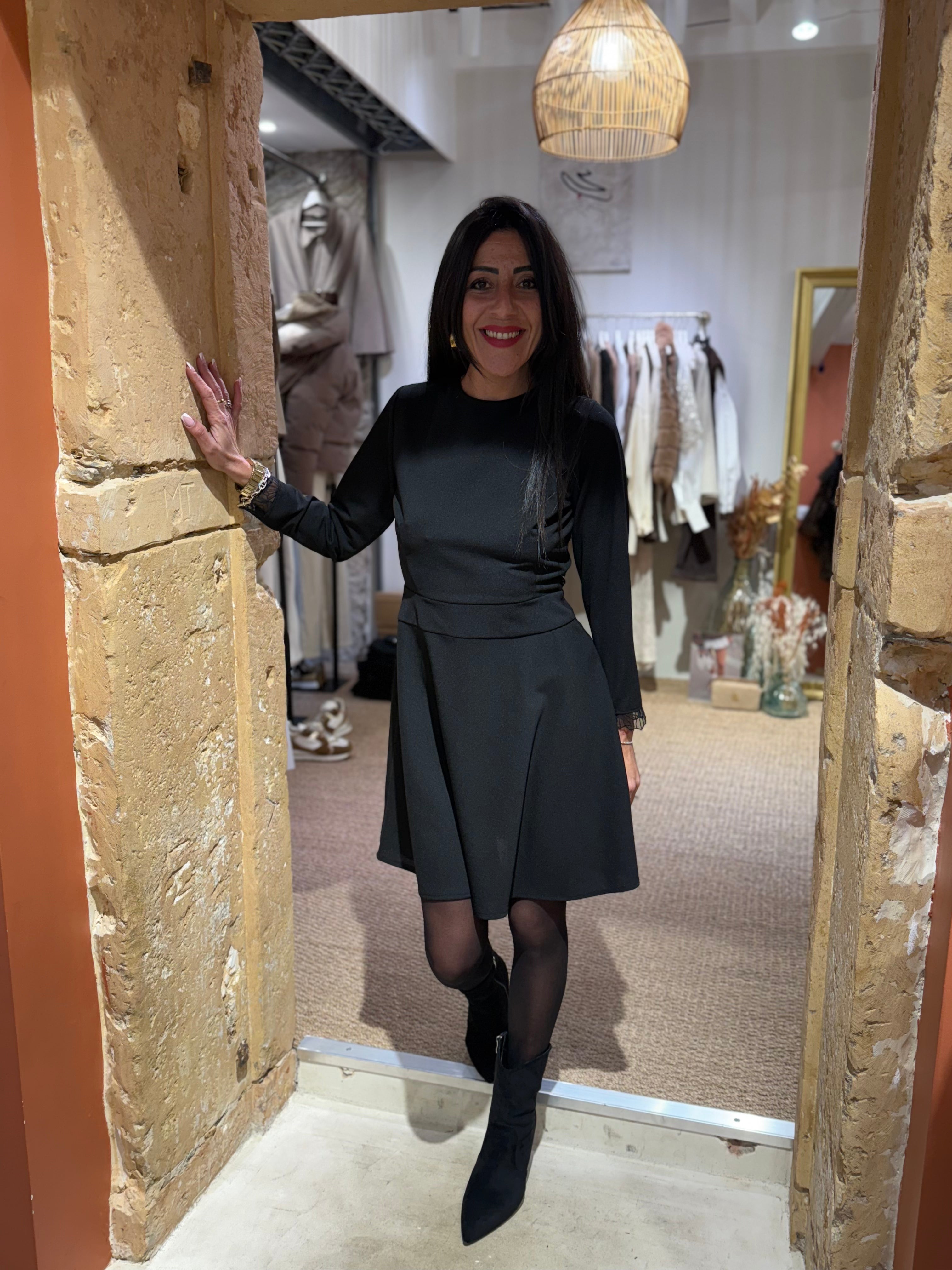 Robe Noire - Dos Dentelle