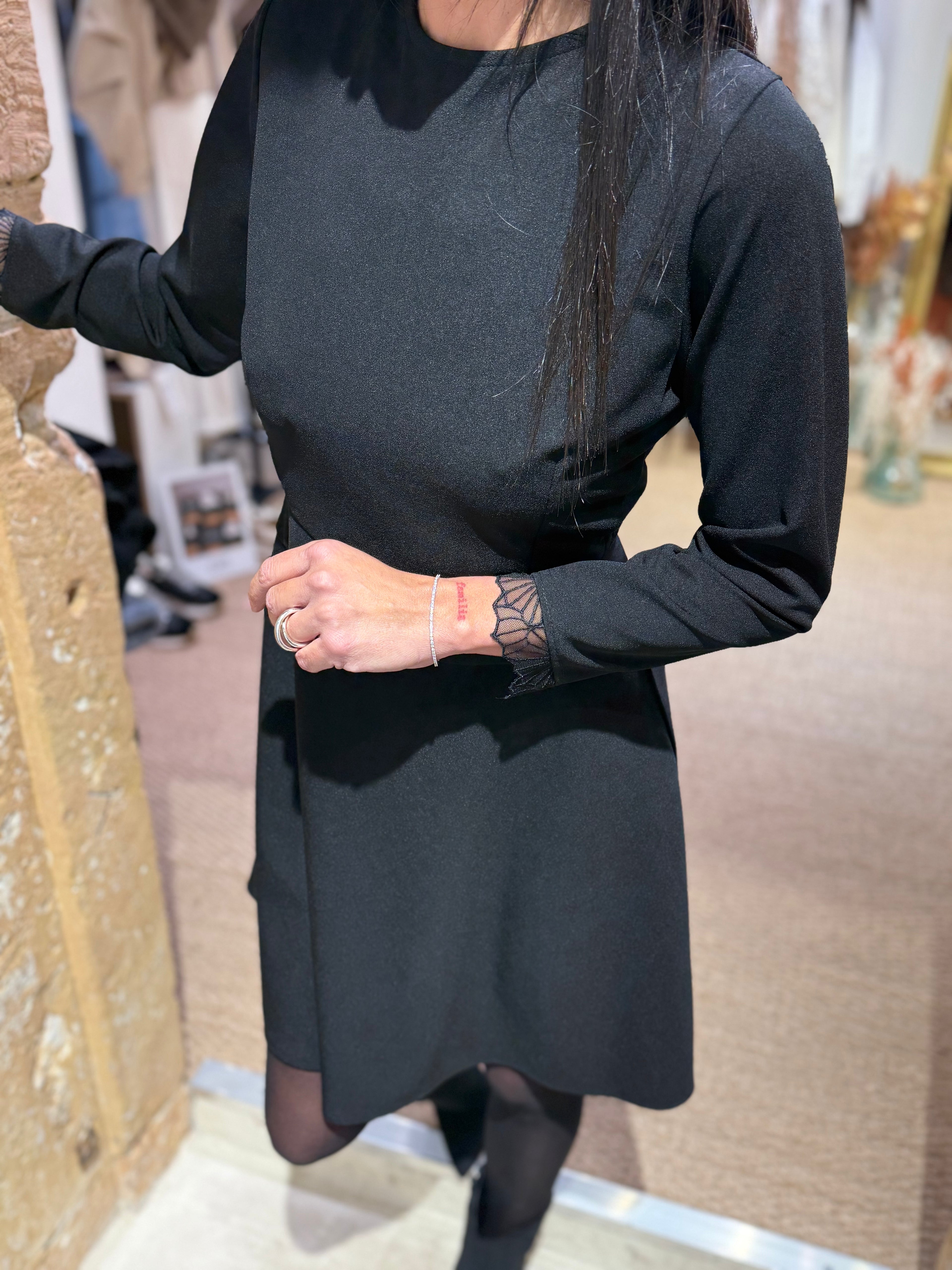 Robe Noire - Dos Dentelle