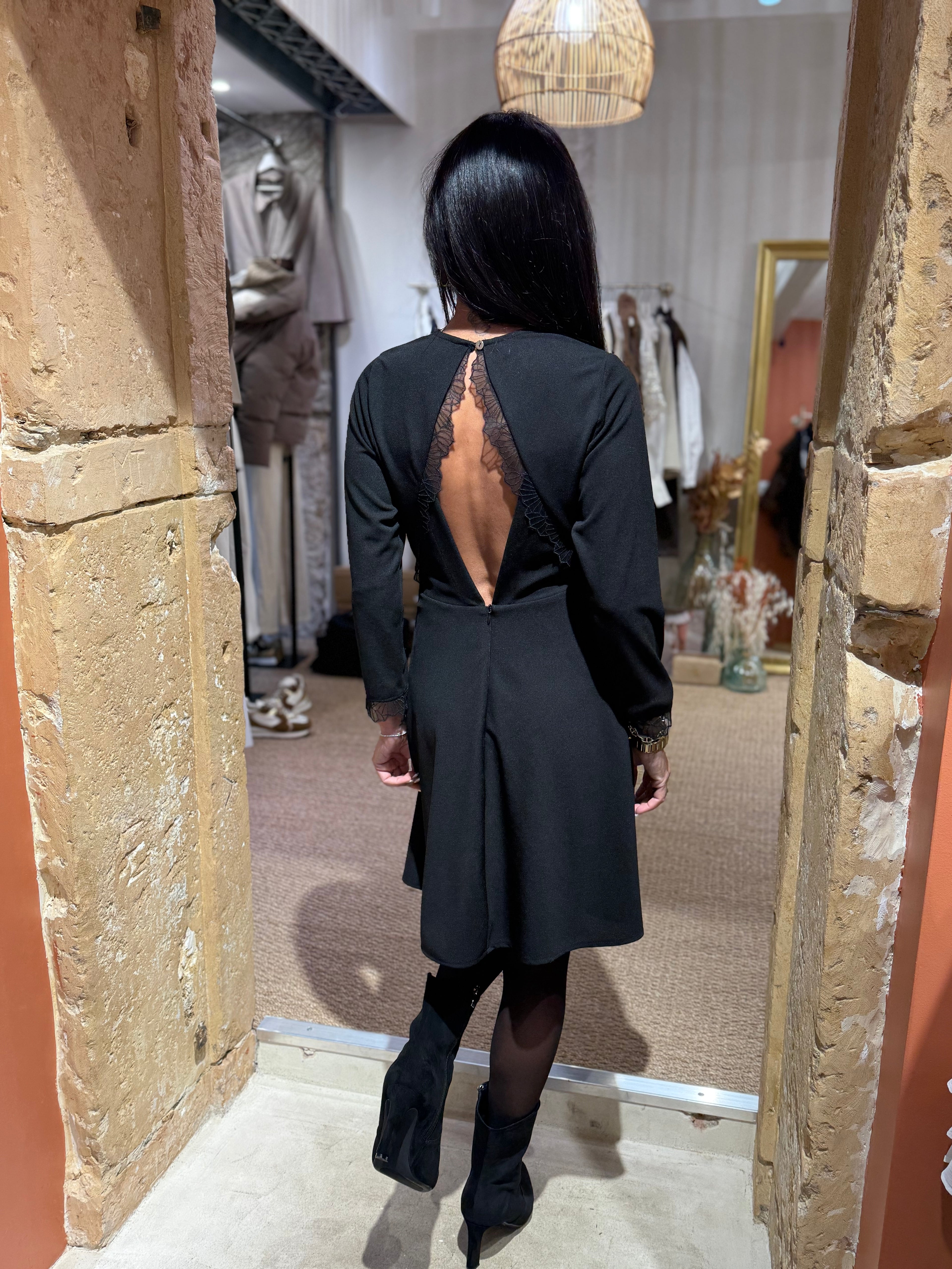 Robe Noire - Dos Dentelle