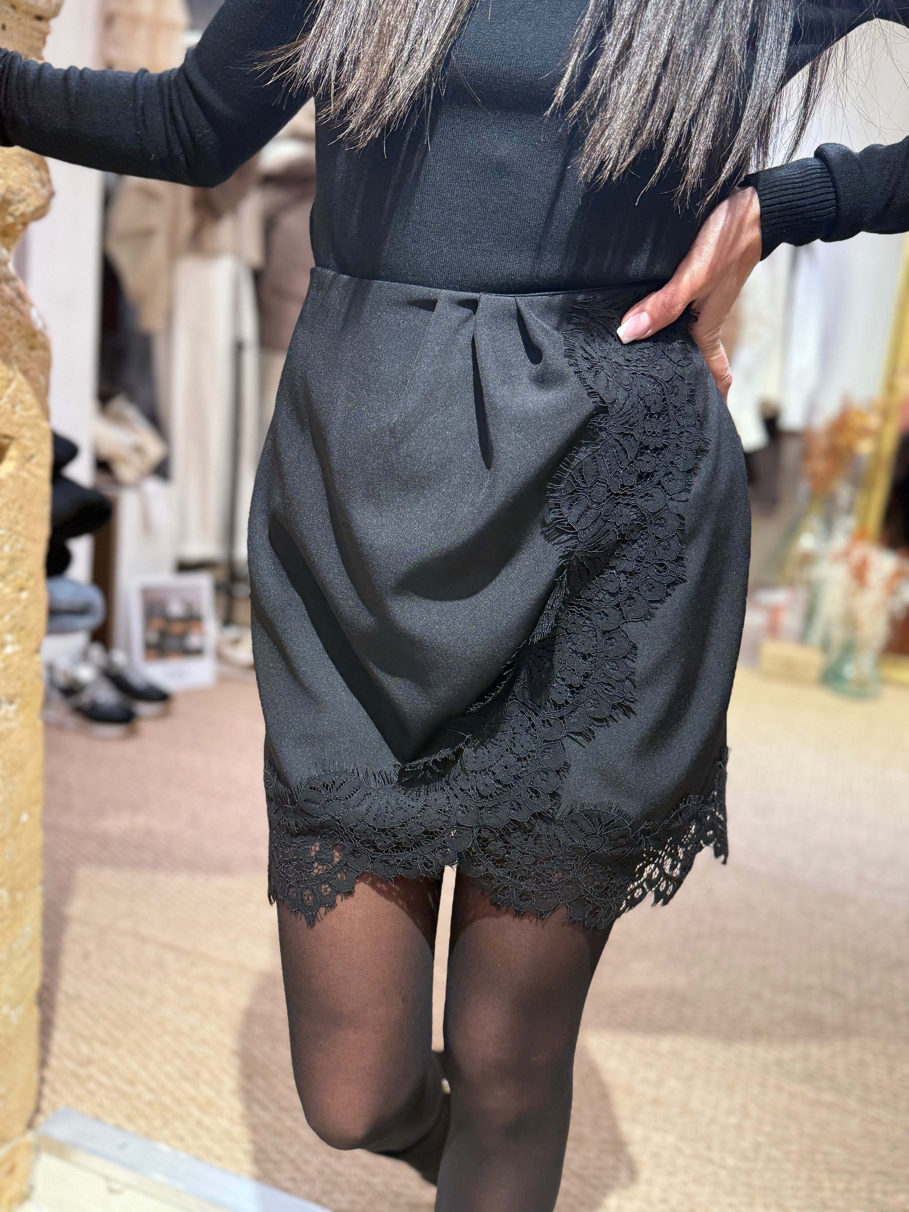 Jupe Portefeuille Noire - Dentelle